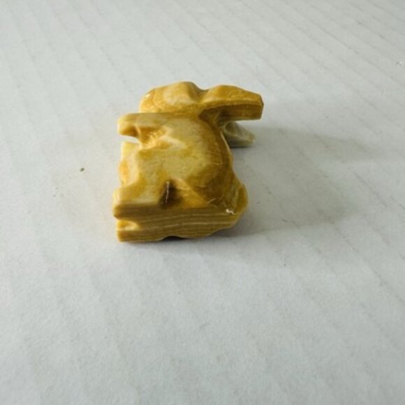 Vintage Natural Stone Yellow Jasper Carved Bunny Rabbit Sitting Up 1 1/2” - Picture 5 of 14